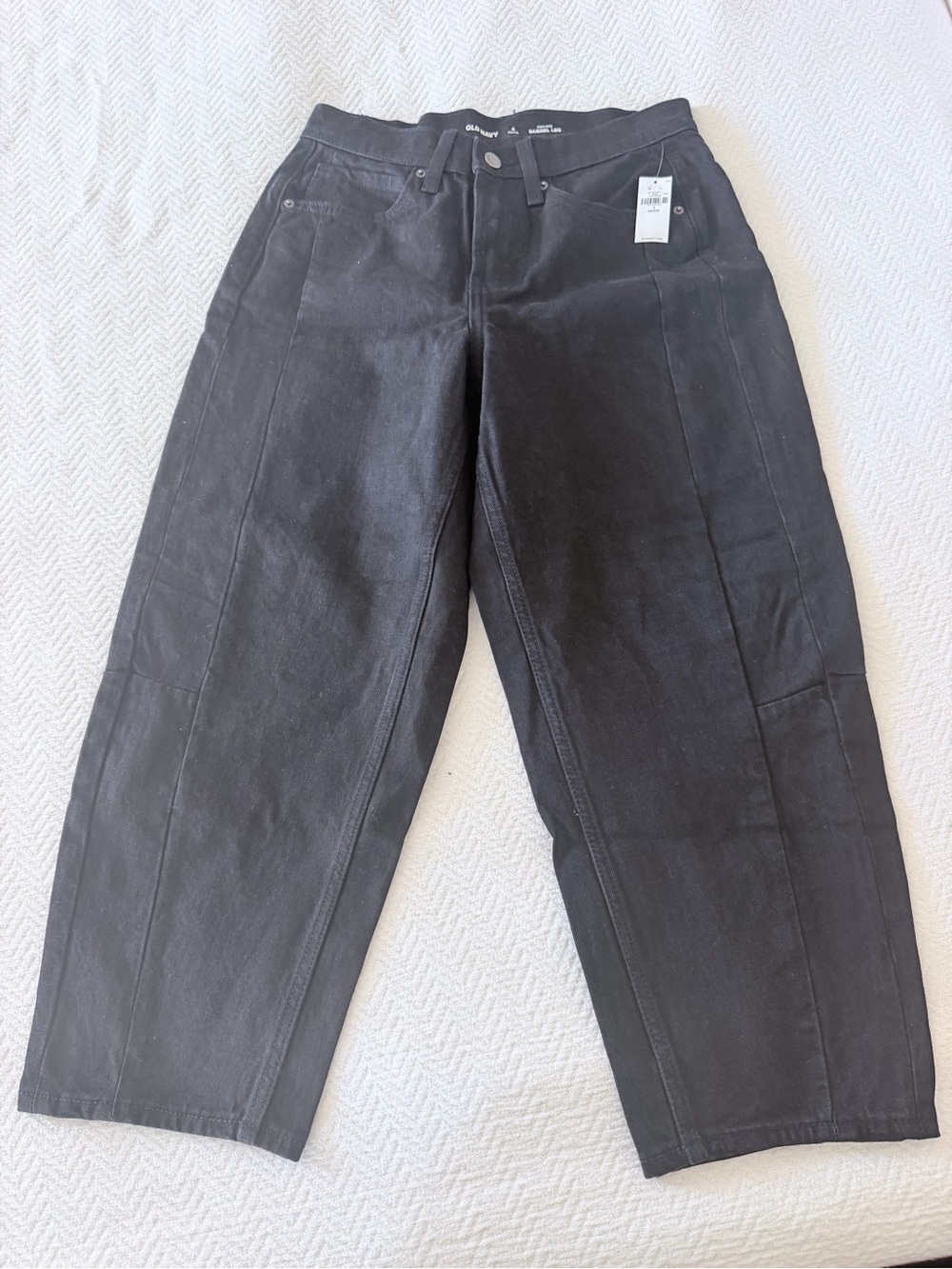 NWT Old Navy Trendy High Rise Barrel Legs Black Straight-Leg Jeans Size 4P